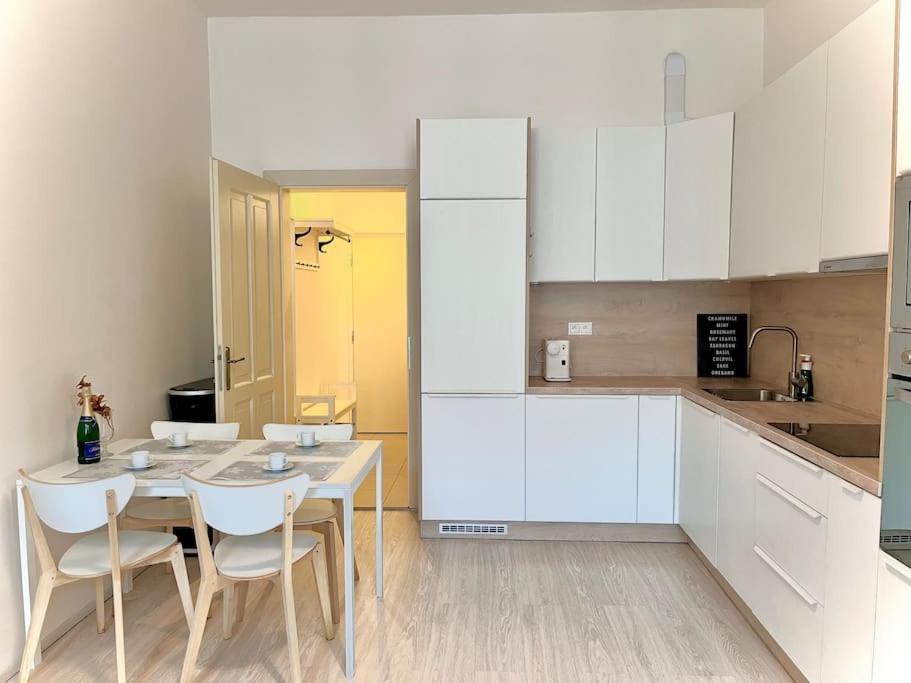 Leger Residence Apartment Praga Esterno foto