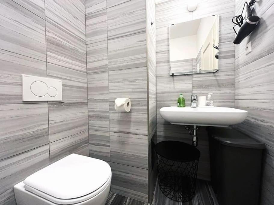 Leger Residence Apartment Praga Esterno foto
